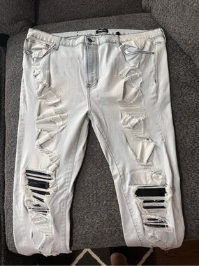 Men’s Distressed light blue washed Ripped Jeans with Black Underlay